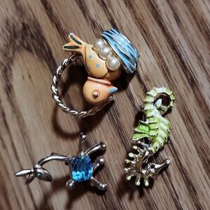 Vintage seahorse, bird on nest and giraffe pins
